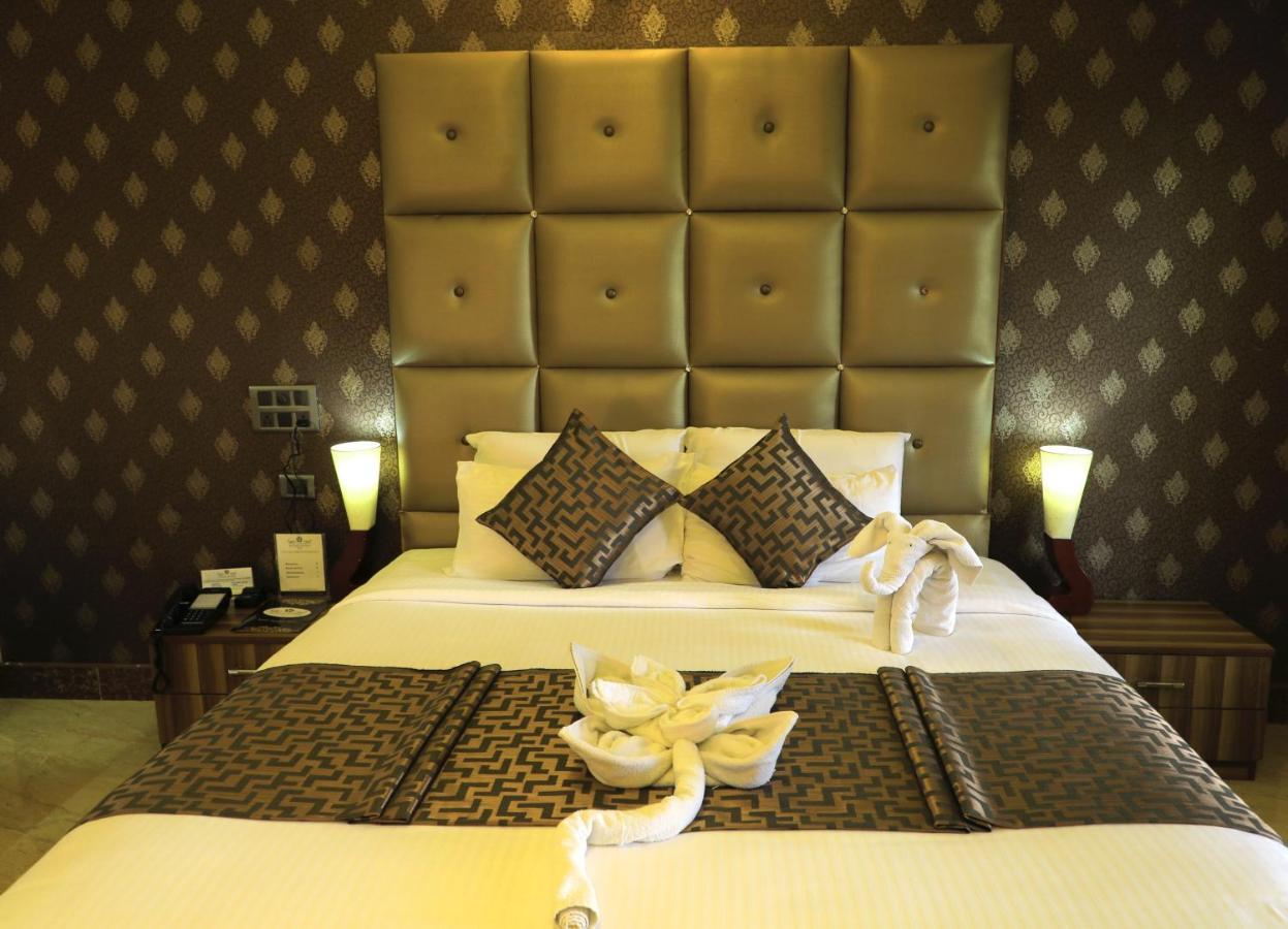 מייזור Jal Mahal Resort And Spa מראה חיצוני תמונה
