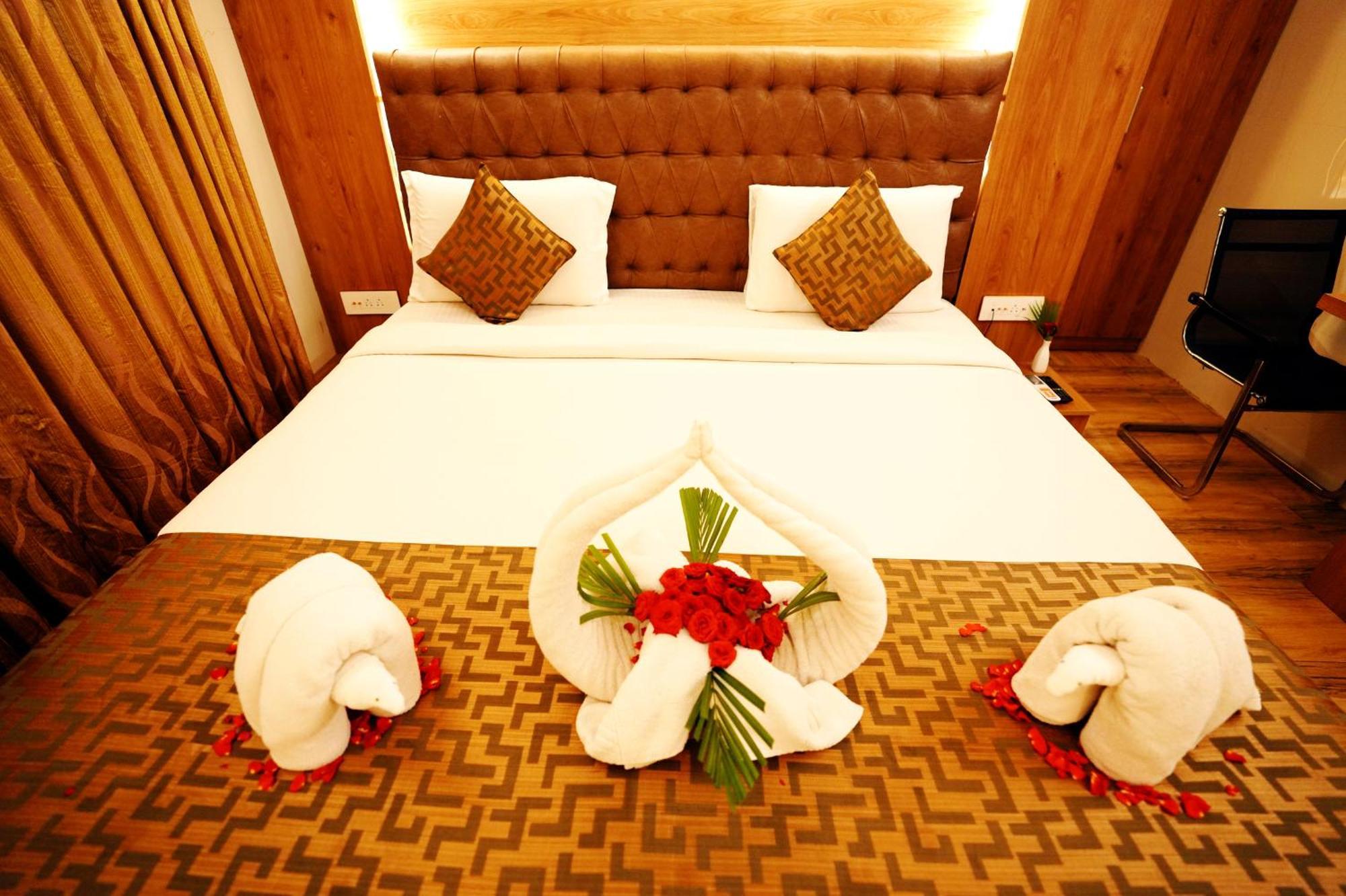 מייזור Jal Mahal Resort And Spa מראה חיצוני תמונה
