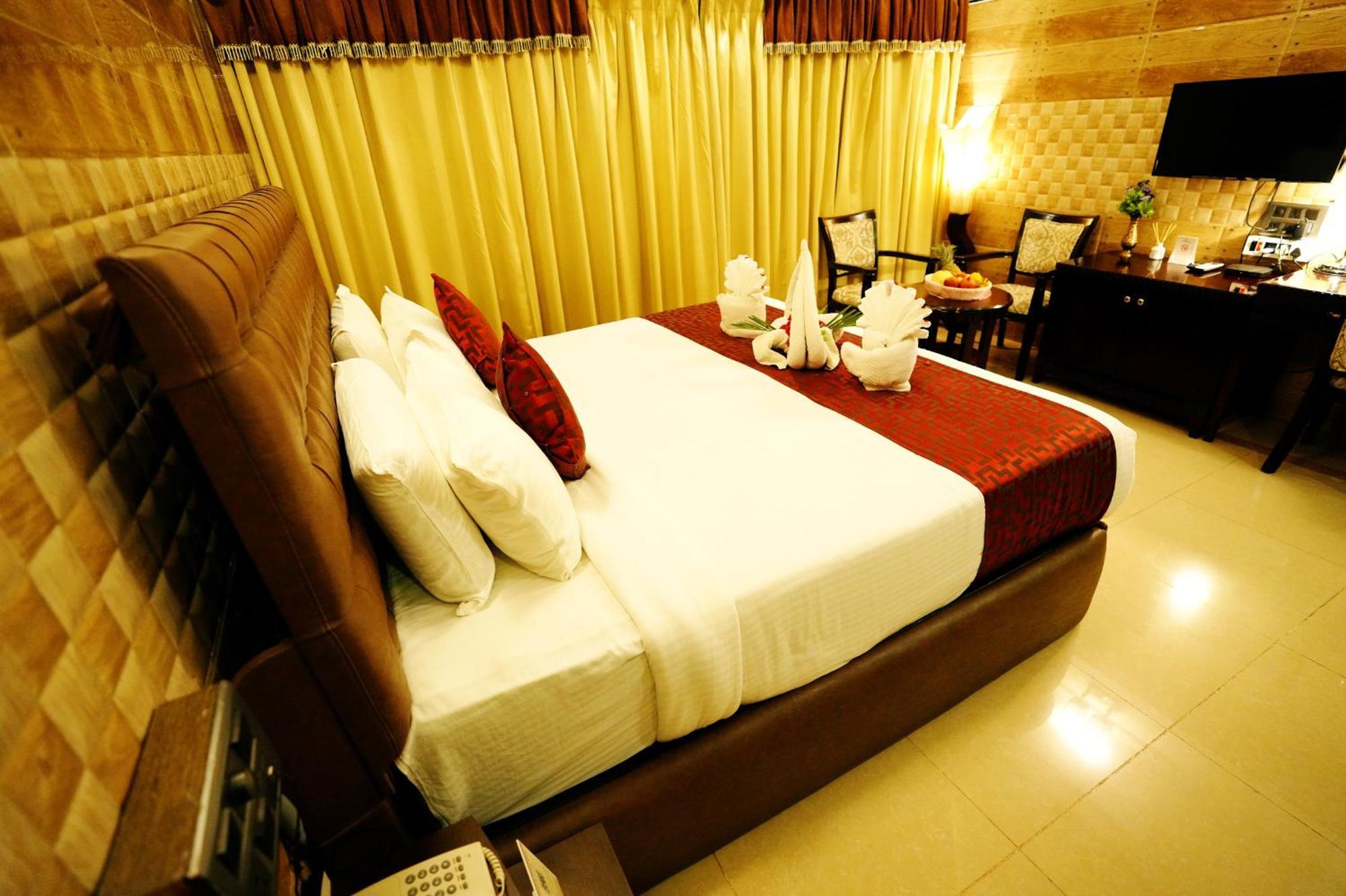 מייזור Jal Mahal Resort And Spa מראה חיצוני תמונה