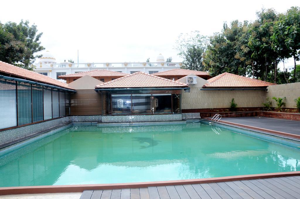 מייזור Jal Mahal Resort And Spa מראה חיצוני תמונה