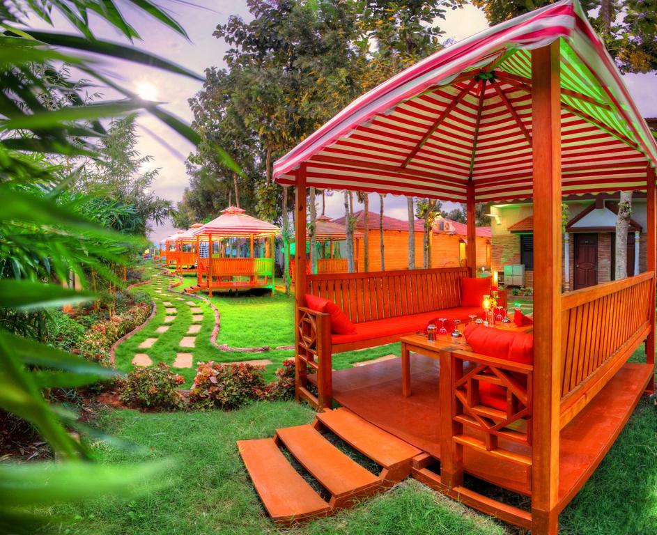מייזור Jal Mahal Resort And Spa מראה חיצוני תמונה