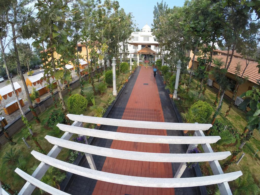מייזור Jal Mahal Resort And Spa מראה חיצוני תמונה