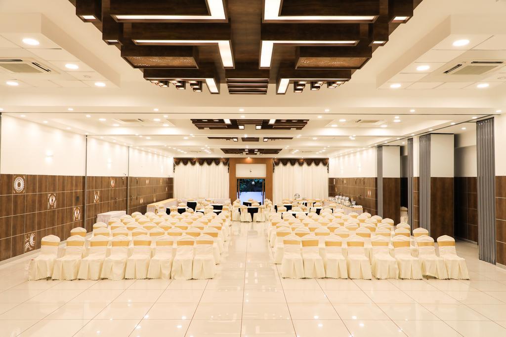 מייזור Jal Mahal Resort And Spa מראה חיצוני תמונה