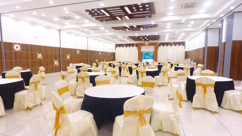 מייזור Jal Mahal Resort And Spa מראה חיצוני תמונה