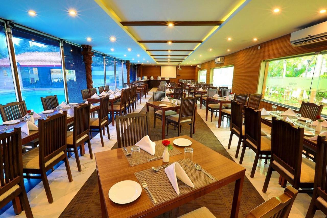 מייזור Jal Mahal Resort And Spa מראה חיצוני תמונה