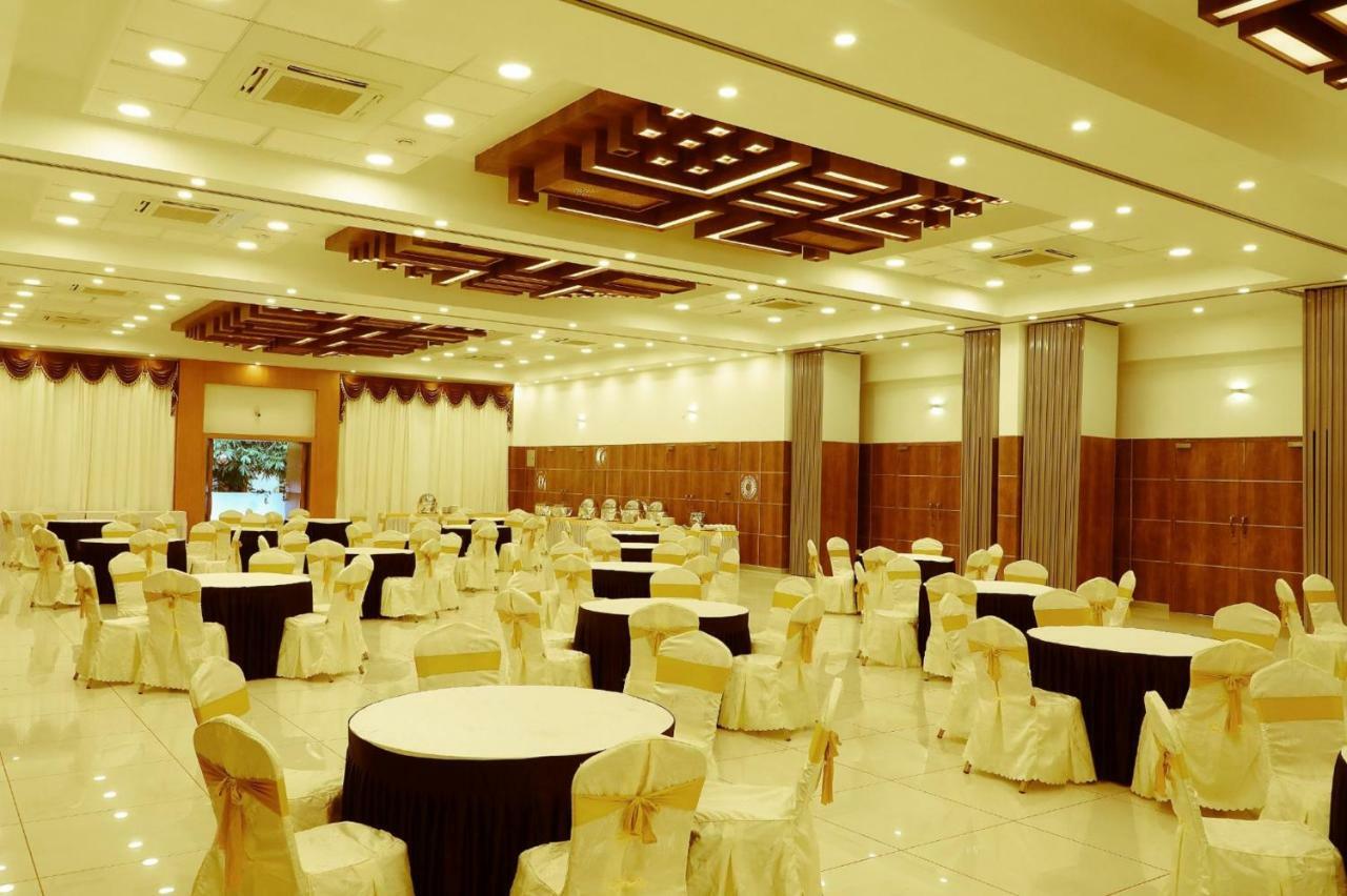 מייזור Jal Mahal Resort And Spa מראה חיצוני תמונה