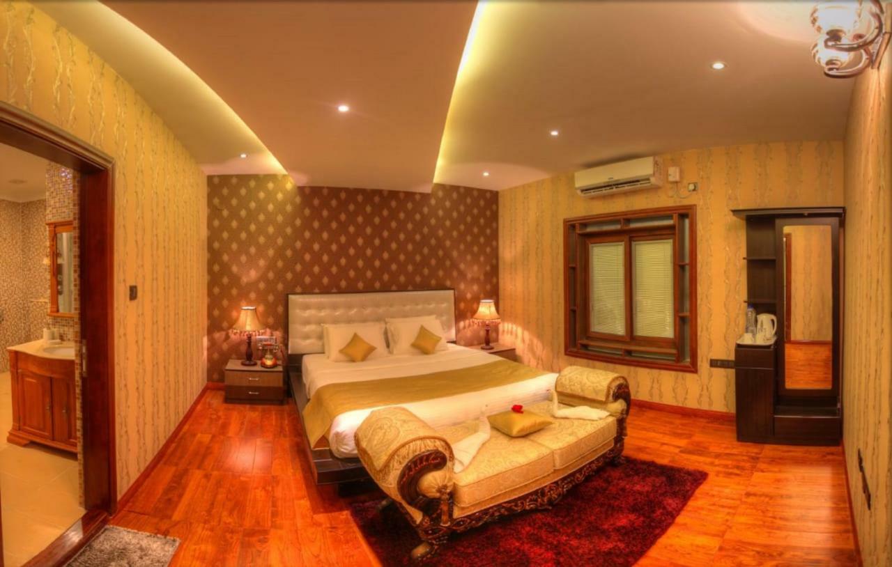 מייזור Jal Mahal Resort And Spa מראה חיצוני תמונה