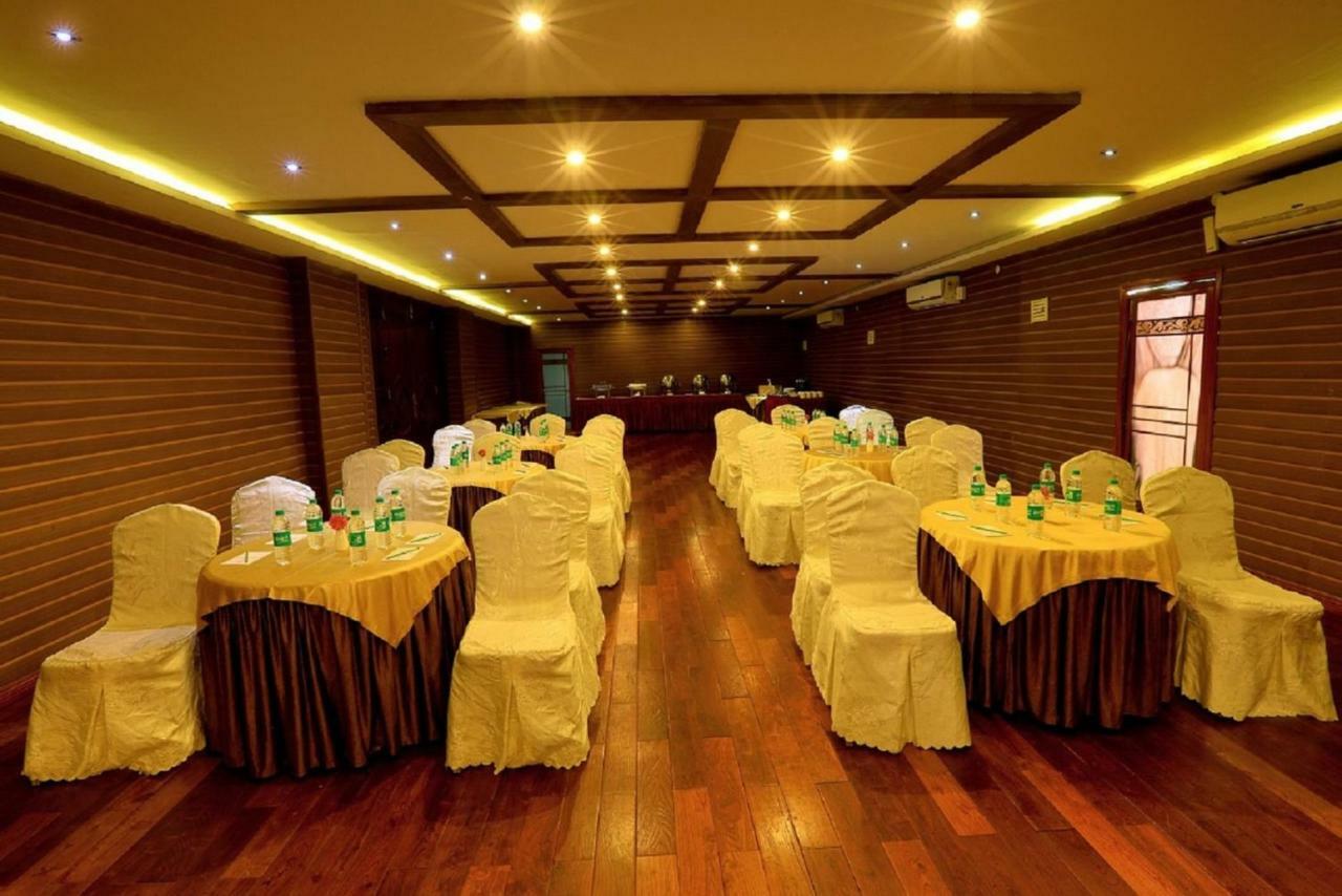 מייזור Jal Mahal Resort And Spa מראה חיצוני תמונה