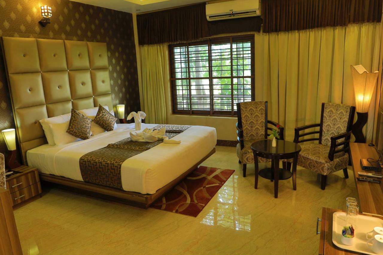 מייזור Jal Mahal Resort And Spa מראה חיצוני תמונה