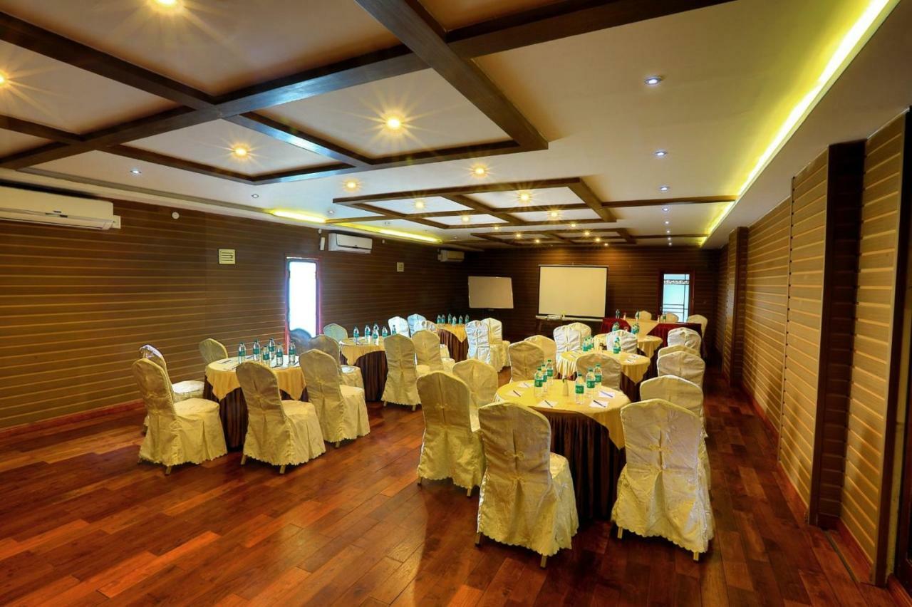 מייזור Jal Mahal Resort And Spa מראה חיצוני תמונה