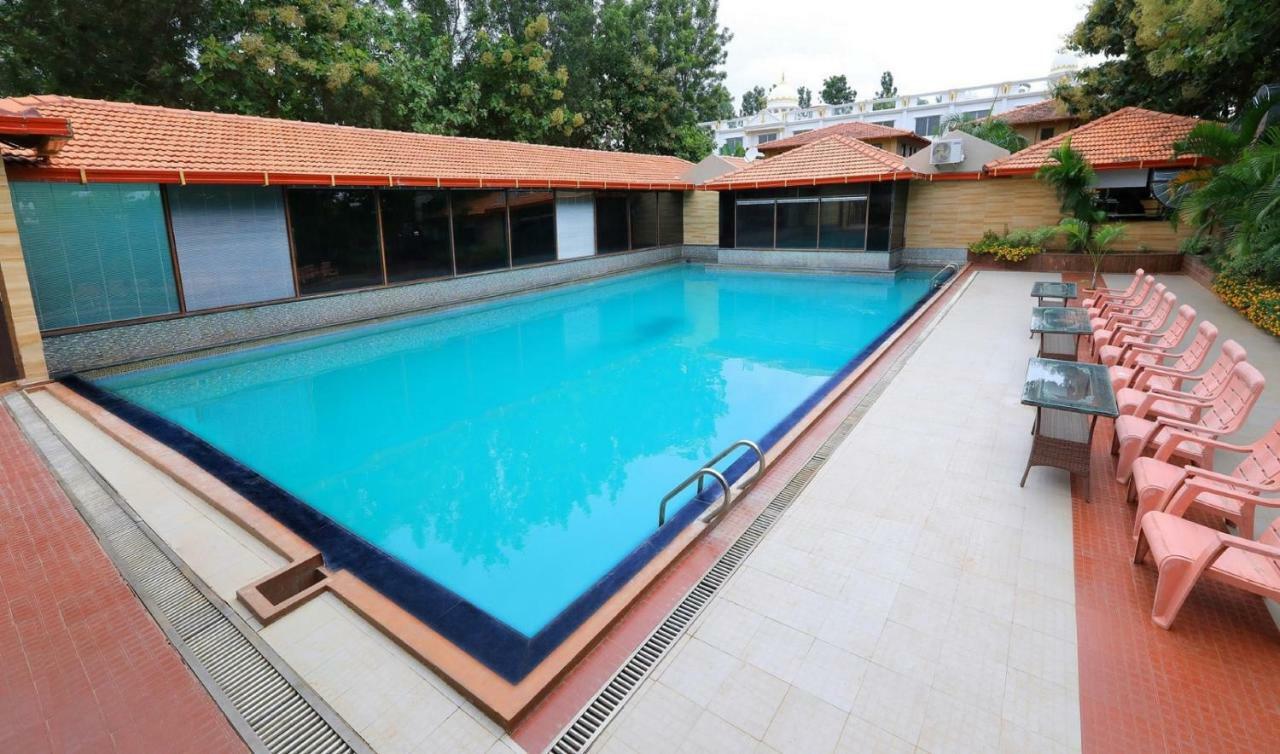 מייזור Jal Mahal Resort And Spa מראה חיצוני תמונה