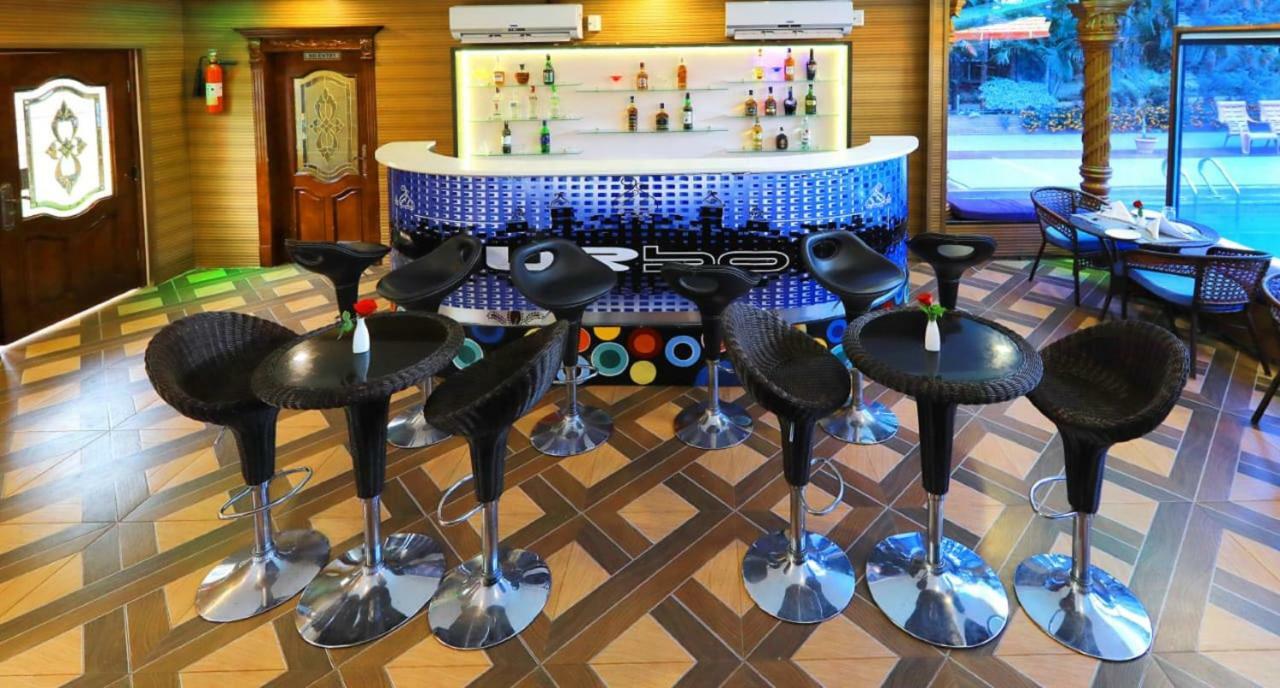 מייזור Jal Mahal Resort And Spa מראה חיצוני תמונה