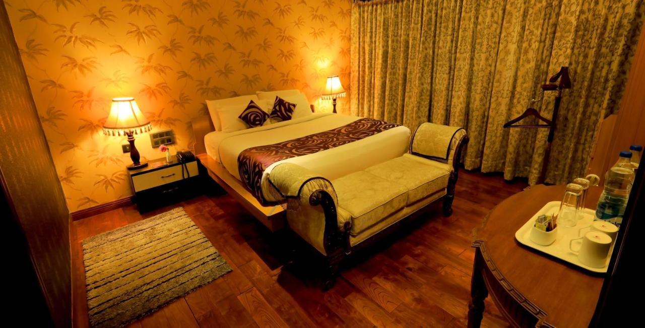 מייזור Jal Mahal Resort And Spa מראה חיצוני תמונה